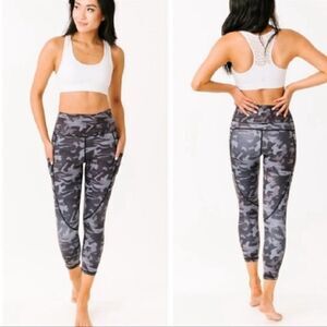 Zyia Black Camo Pocket Light n Tight 7/8 Length 25” Activewear Leggings Size 4